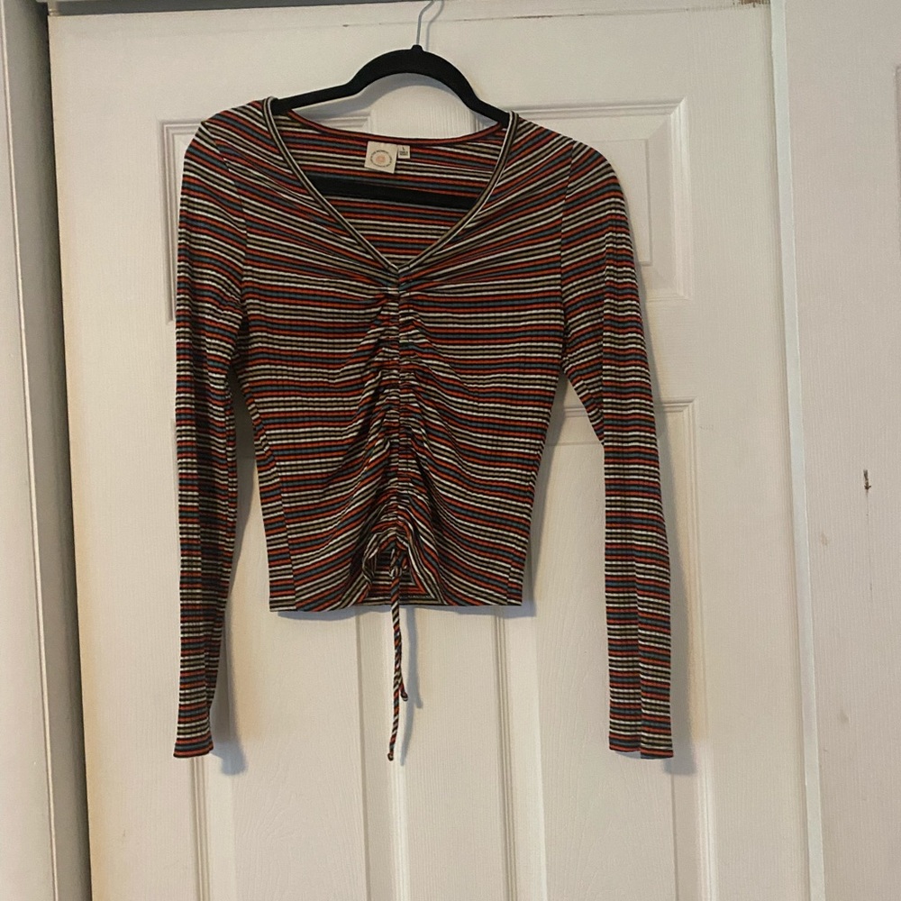 Long sleeve top with a cinch in the middle
